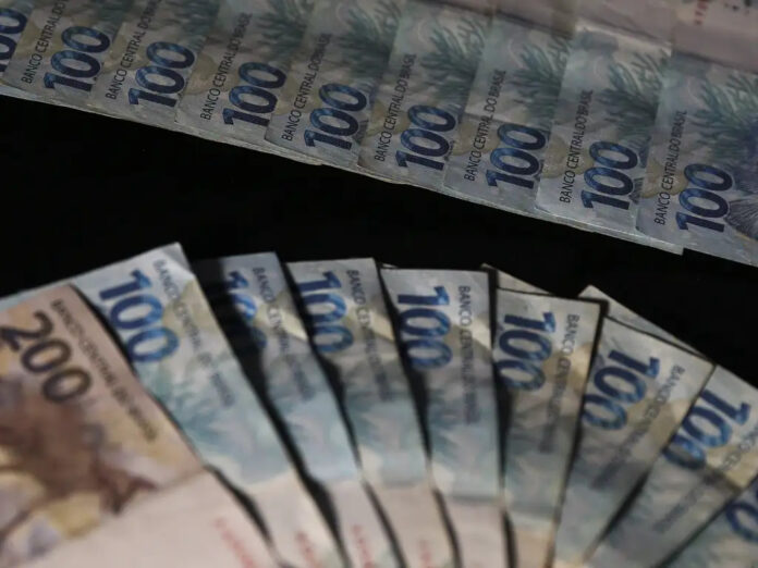 quanto-preciso-investir-para-ter-renda-de-r$-10-mil-por-mes-ao-completar-60-anos?