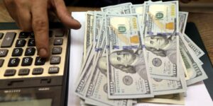 dolar-cai-para-r$-5,91-e-registra-maior-queda-semanal-desde-agosto