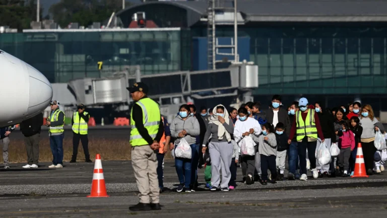 lewandowski-proibe-algemas-em-brasileiros-deportados-dos-eua