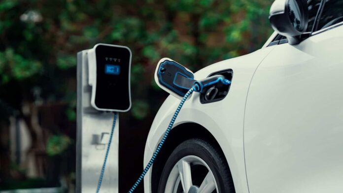 1-em-cada-4-carros-vendidos-em-2025-sera-eletrico,-preve-relatorio