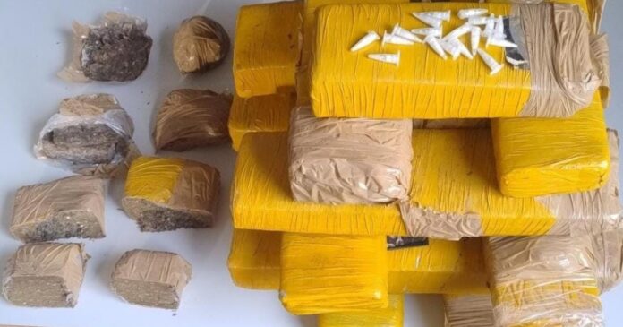mulher-e-detida-por-suspeita-de-trafico-de-drogas-em-saubara