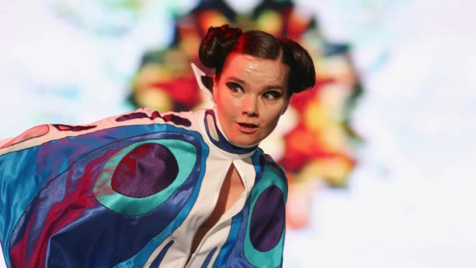 bjork,-com-filme-de-sua-turne,-lamenta-descaso-de-trump-com-crise-climatica