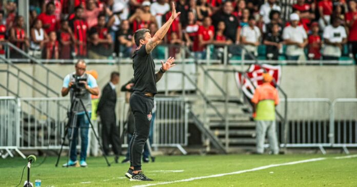 thiago-carpini-comemora-vitoria-por-4-a-1-e-revela-estado-de-matheuzinho:-“distante-do-100%”