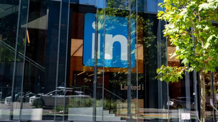 linkedin-e-acusado-de-espiar-mensagens-privadas-para-treinar-ia