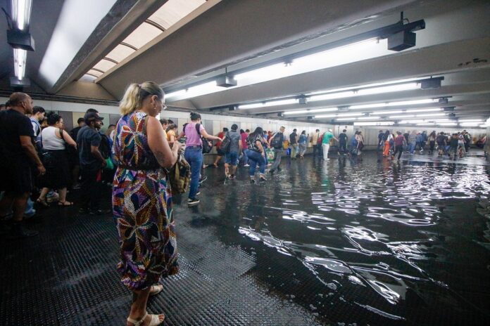 linha-1-azul-segue-funcionando-parcialmente-apos-temporal-em-sao-paulo