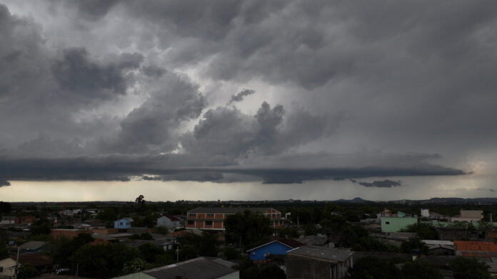 sao-paulo-tem-novo-alerta-para-chuva-forte-e-monta-gabinete-de-crise