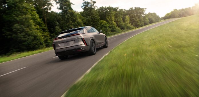 lyriq-v:-suv-eletrico-e-o-cadillac-mais-rapido-da-historia
