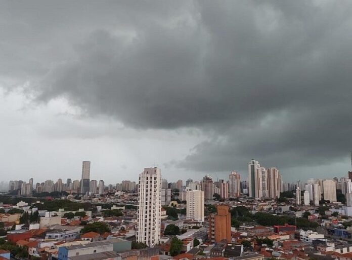crianca-cai-em-galeria-e-e-a-17a-morte-em-decorrencia-das-chuvas-em-sp