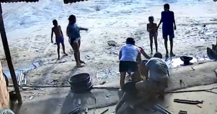dois-homens-ficam-feridos-apos-explosao-em-calibragem-de-pneu-no-extremo-sul-baiano