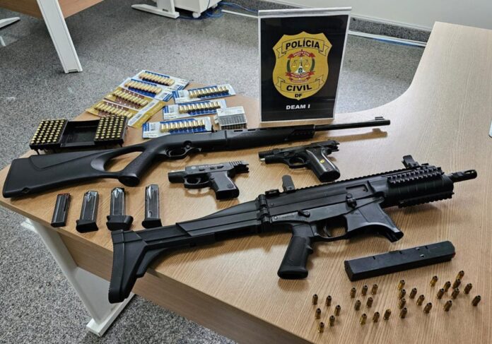 pcdf-apreende-arsenal-e-municoes-com-2-acusados-de-violencia-domestica