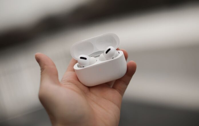 apple-ainda-quer-lancar-airpods-com-cameras-integradas