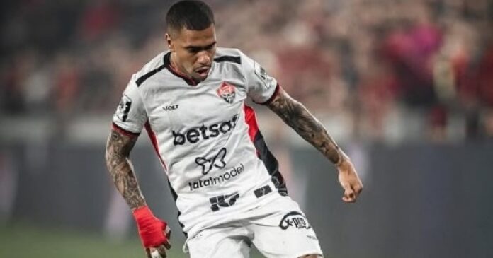 gremio-paga-multar-por-lucas-esteves,-mas-vitoria-aciona-clausula;-entenda