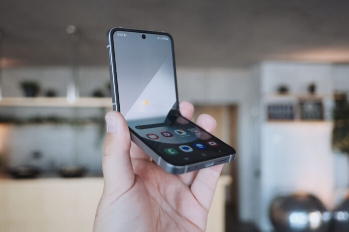 samsung-galaxy-z-flip-7:-vazamentos-indicam-cpu-e-mais-novidades