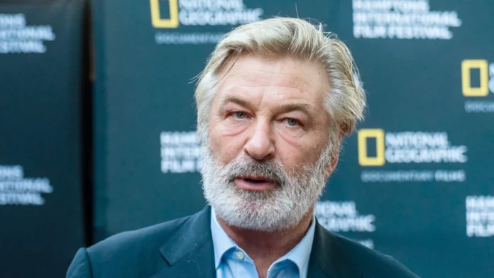 quatro-anos-apos-tragedia-no-set-de-‘rust’,-alec-baldwin-chora-ao-relembrar-morte-da-diretora