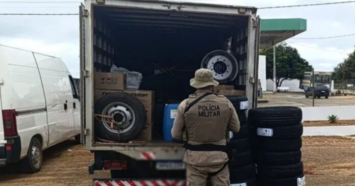 policia-rodoviaria-apreende-carga-milionaria-sem-nota-fiscal-em-caminhao-na-ba-263-em-condeuba