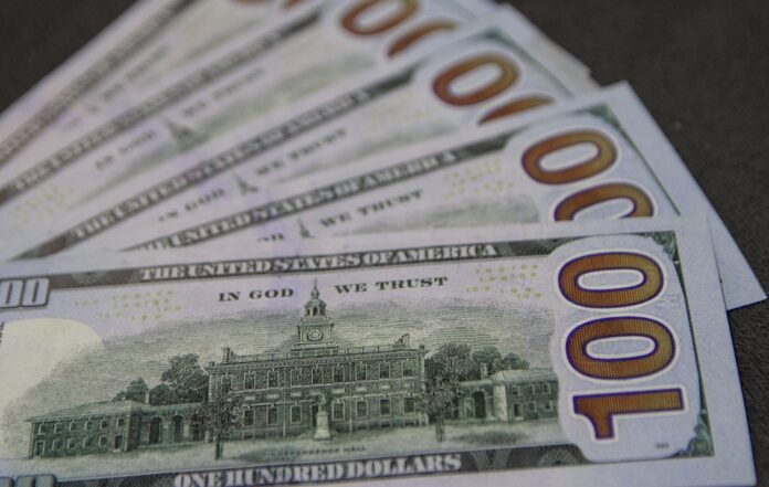 dolar-fecha-cotado-a-r$-5,86-apos-fed-e-a-espera-do-copom