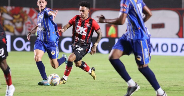 matheuzinho-retorna-com-gol,-vitoria-goleia-jacobina-e-segue-na-lideranca-do-baianao