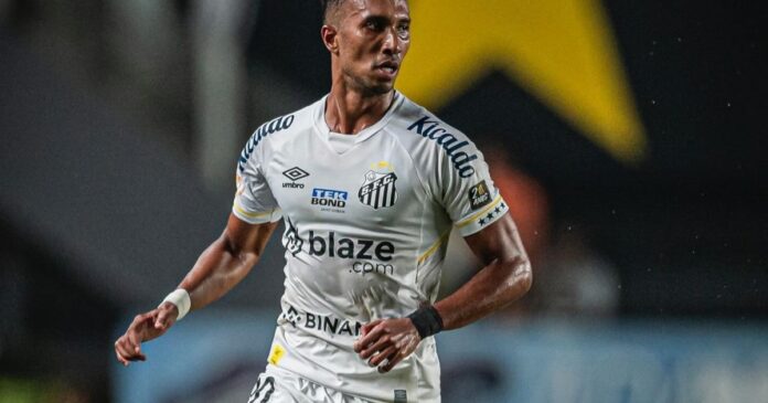 vitoria-tem-conversas-avancadas-para-contratar-lucas-braga,-do-santos