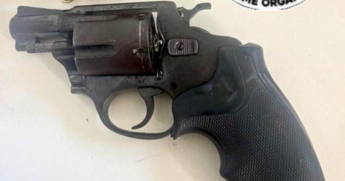 homem-e-preso-por-posse-irregular-de-arma-de-fogo-em-ilheus