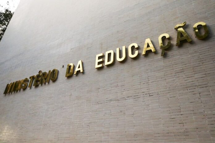 mec-anuncia-reajuste-no-piso-salarial-dos-professores.-saiba-valor