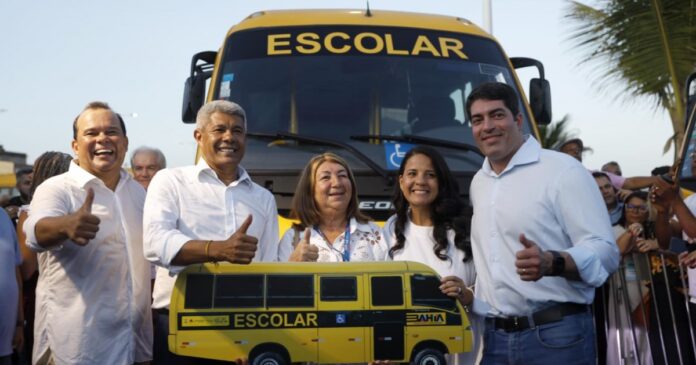 jeronimo-rodrigues-entrega-novos-onibus-escolares-para-municipios-do-interior-do-estado