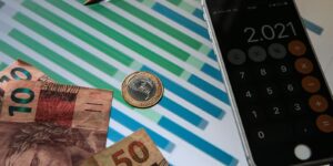 banco-central:-setor-publico-registra-deficit-de-0,4%-do-pib-em-2024