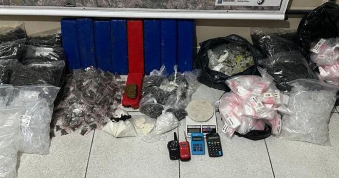 pm-prende-suspeito-e-desmonta-deposito-de-drogas-em-valeria