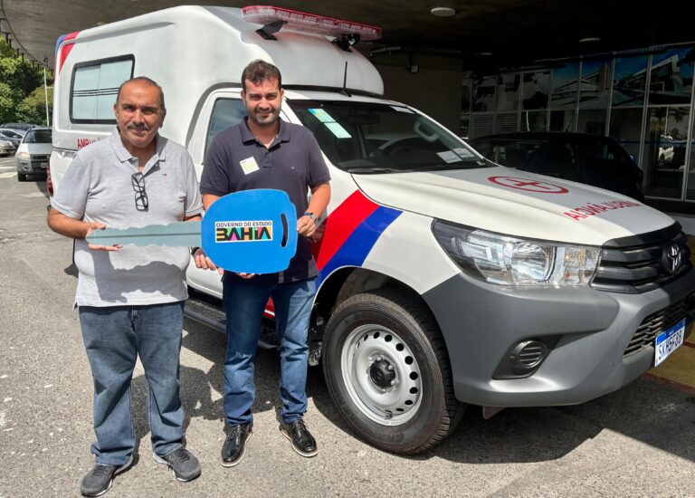 Jerônimo Rodrigues entrega ambulância e dois kits odontológicos para o município de Belmonte