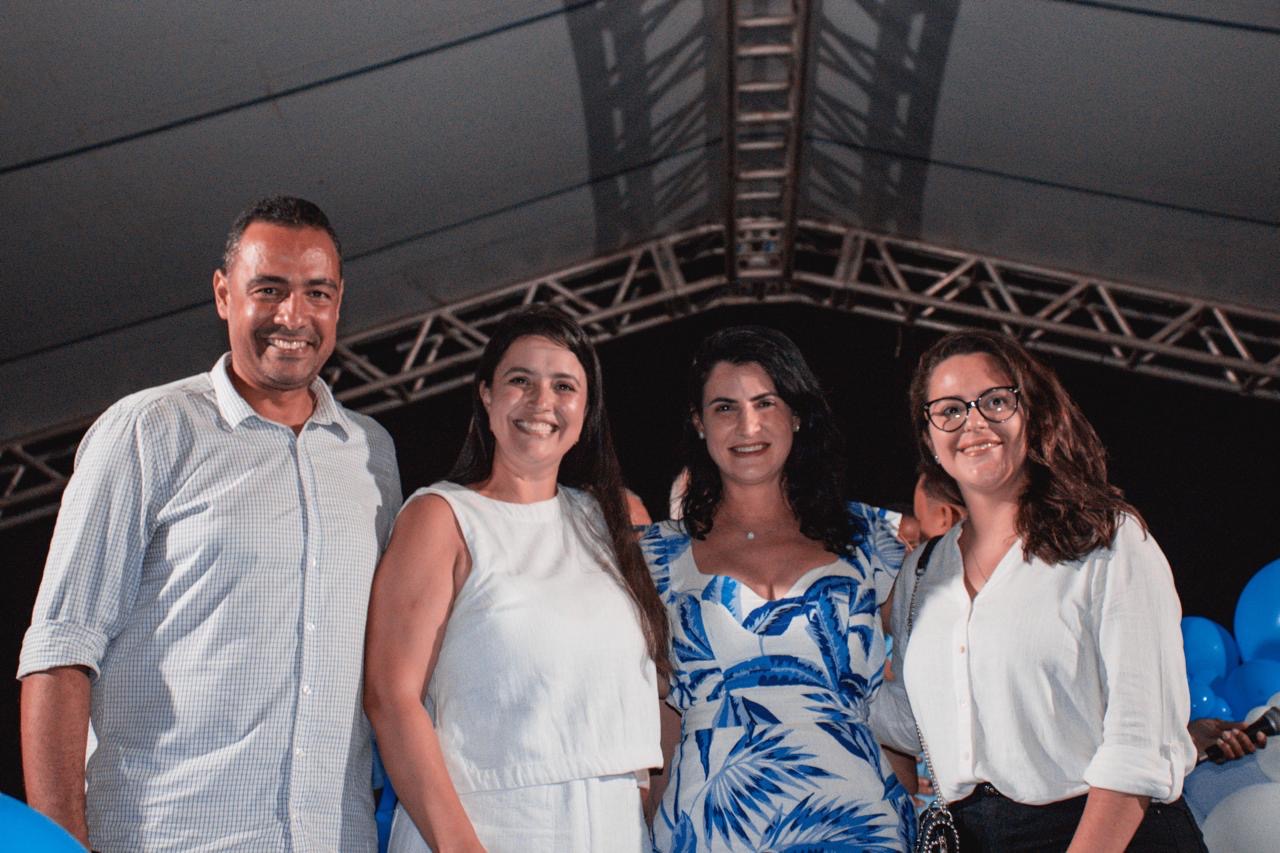 Cartão postal: Orla da Barra urbanizada é atração em Nova Viçosa (BA) 2 Equipe da Suzano com a prefeita Luciana Machado