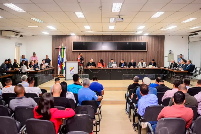 Câmara de Vereadores de Teixeira de Freitas realiza sessão extraordinária para discutir reformulação administrativa