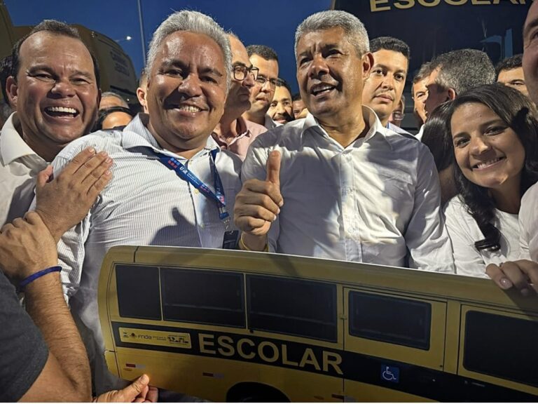 Prefeito Zico de Baiato consegue mais ônibus escolar rural para melhorar a qualidade do transporte de alunos em Alcobaça