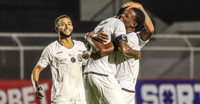 jacuipense-bate-o-colo-colo-e-divide-lideranca-no-baianao-ao-lado-do-vitoria