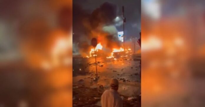 video:-aviao-com-crianca-e-outras-cinco-pessoas-cai-na-filadelfia,-nos-eua
