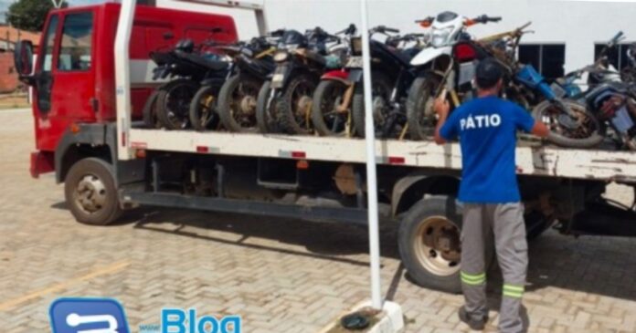 operacao-da-pm-apreende-veiculos-irregulares-em-santa-rita-de-cassia