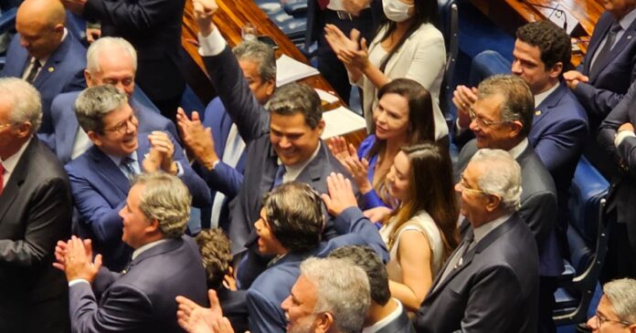 davi-alcolumbre-se-elege-como-novo-presidente-do-senado-federal-para-os-proximos-dois-anos