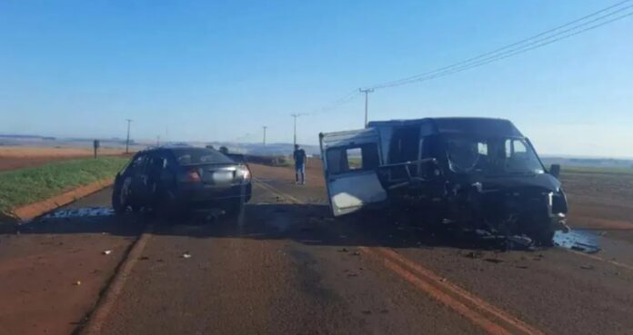 motorista-morre-ao-bater-carro-contra-van-de-dupla-sertaneja-no-parana