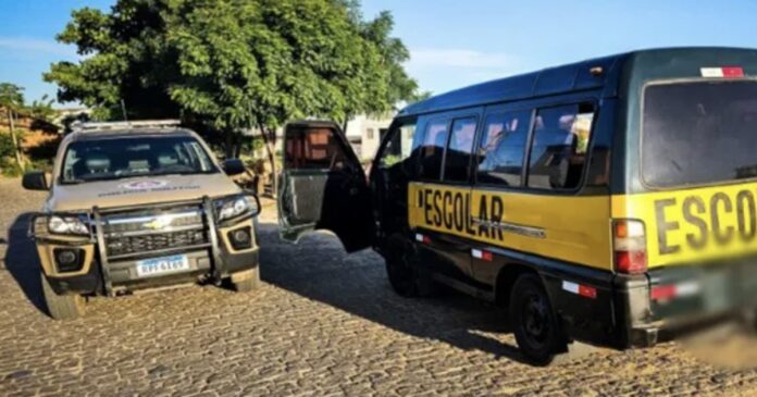 policia-militar-recupera-van-escolar-roubada-e-prende-suspeito-em-brumado