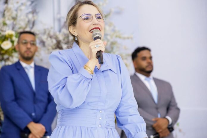 assembleia-de-deus-homenageia-bispa-keila-e-comunica-velorio.-veja