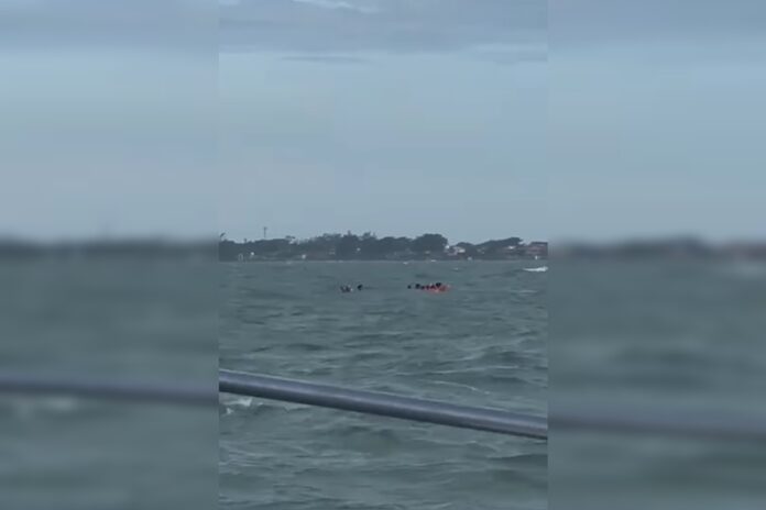 lancha-com-18-pessoas-a-bordo-naufraga-em-buzios,-no-rio