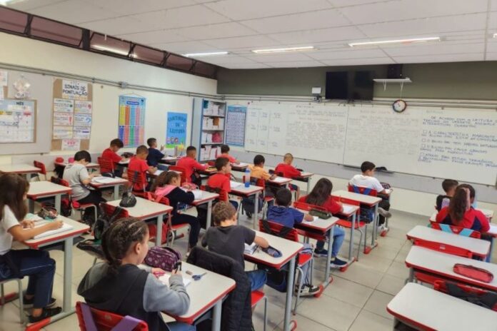 proibicao-de-celulares-em-escolas-marca-volta-as-aulas-na-rede-publica