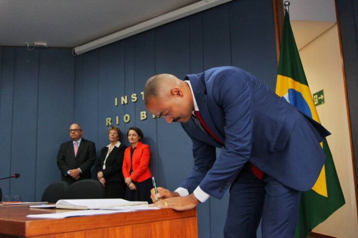 do-sol-nascente-ao-itamaraty:-conheca-a-historia-de-jovem-diplomata