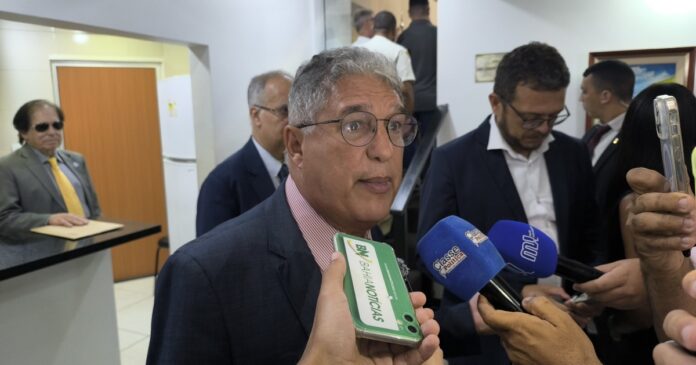 rosemberg-pinto-fala-em-consenso-na-eleicao-de-adolfo-menezes-na-al-ba:-“construimos-a-quatro-maos”
