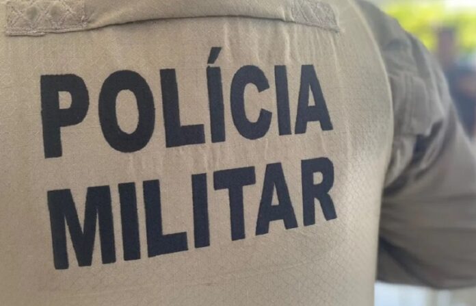 tres-policiais-militares-sao-presos-por-roubo-de-celular-de-torcedor-durante-abordagem