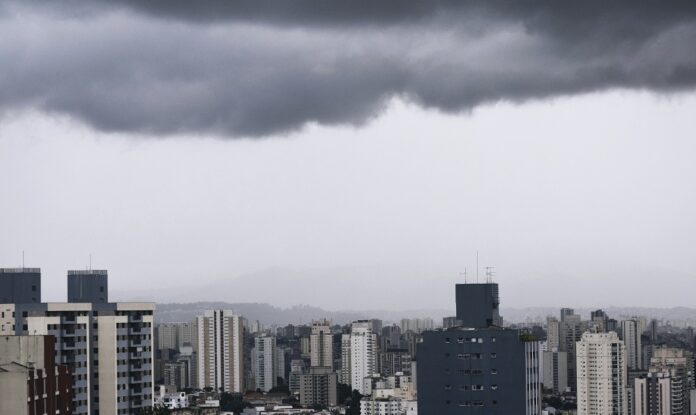 chuvas-diminuem-na-capital-paulista,-mas-estado-permanece-em-alerta