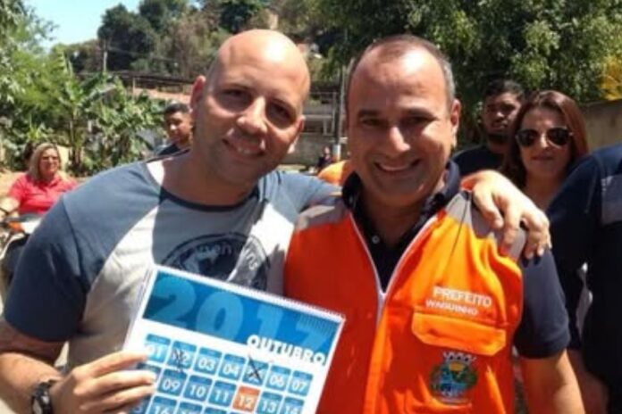 selfie-com-oruam:-pm-investigado-e-politico-e-ja-chefiou-secretaria