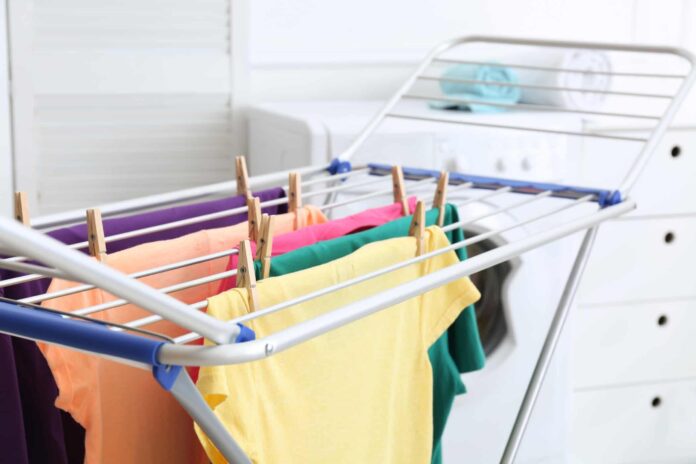 secar-roupas-dentro-de-casa-pode-fazer-mal-para-a-sua-saude;-entenda