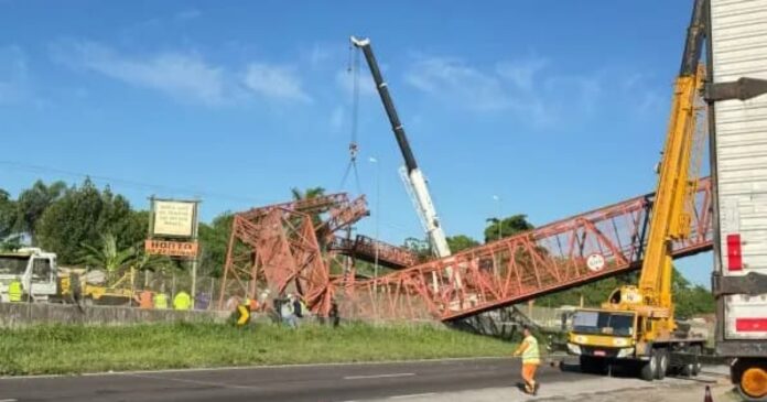 apos-queda-de-passarela,-viabahia-libera-duas-pistas-na-br-324-no-sentido-salvador