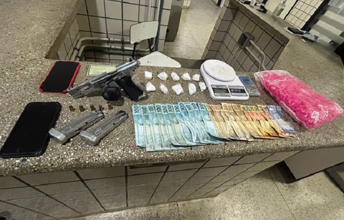 peto-apreende-cocaina,-arma-e-dinheiro-com-suspeitos-de-trafico-em-itamaraju
