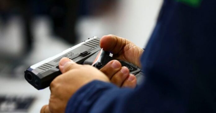 requerimentos-envolvendo-armas-de-fogo-cairam-mais-de-70%-na-bahia-entre-2021-e-2024