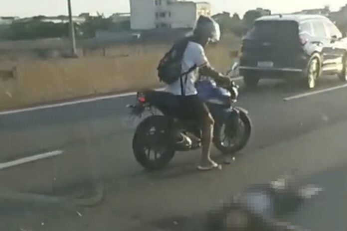 rj:-motociclista-filmado-furtando-agente-morto-se-apresenta-a-policia